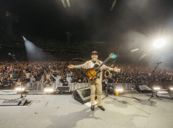 ZAC BROWN BAND CELEBRATES RECORD-BREAKING 15TH FENWAY SELLOUT BY SURPRISING ENTIRE AUDIENCE WITH MARGARITAVILLE AT SEA VACATIONS