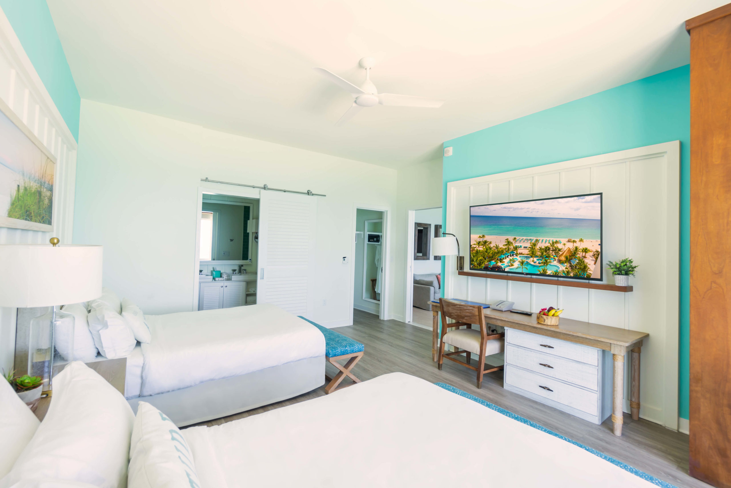 1 bedroom, 2 queen bed with ocean view, viewing bathroom with sliding door