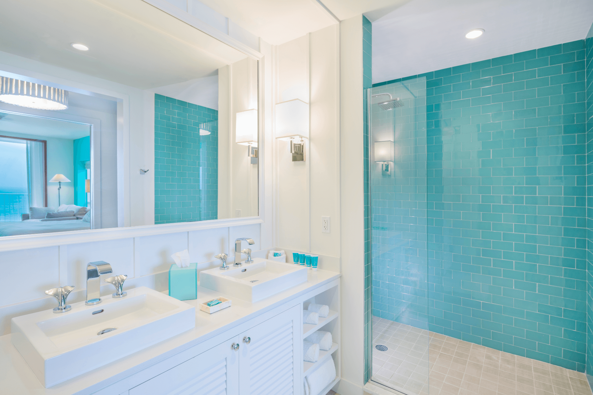1 bedroom, 2 queen bed with ocean view, 2 sink bathroom with walk in shower